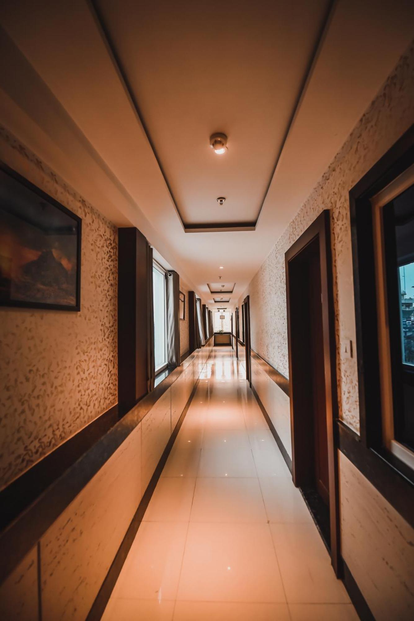 Konark Grand Hotel Mirzāpur Exterior photo