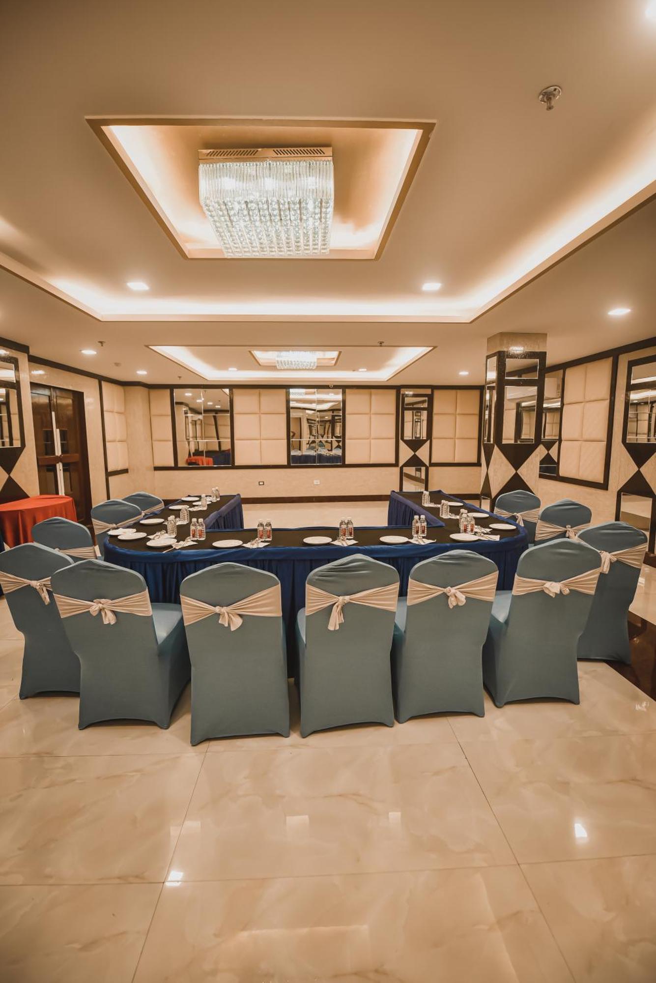 Konark Grand Hotel Mirzāpur Exterior photo