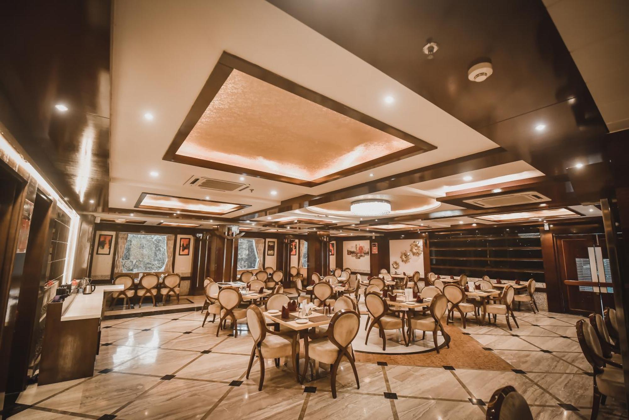 Konark Grand Hotel Mirzāpur Exterior photo