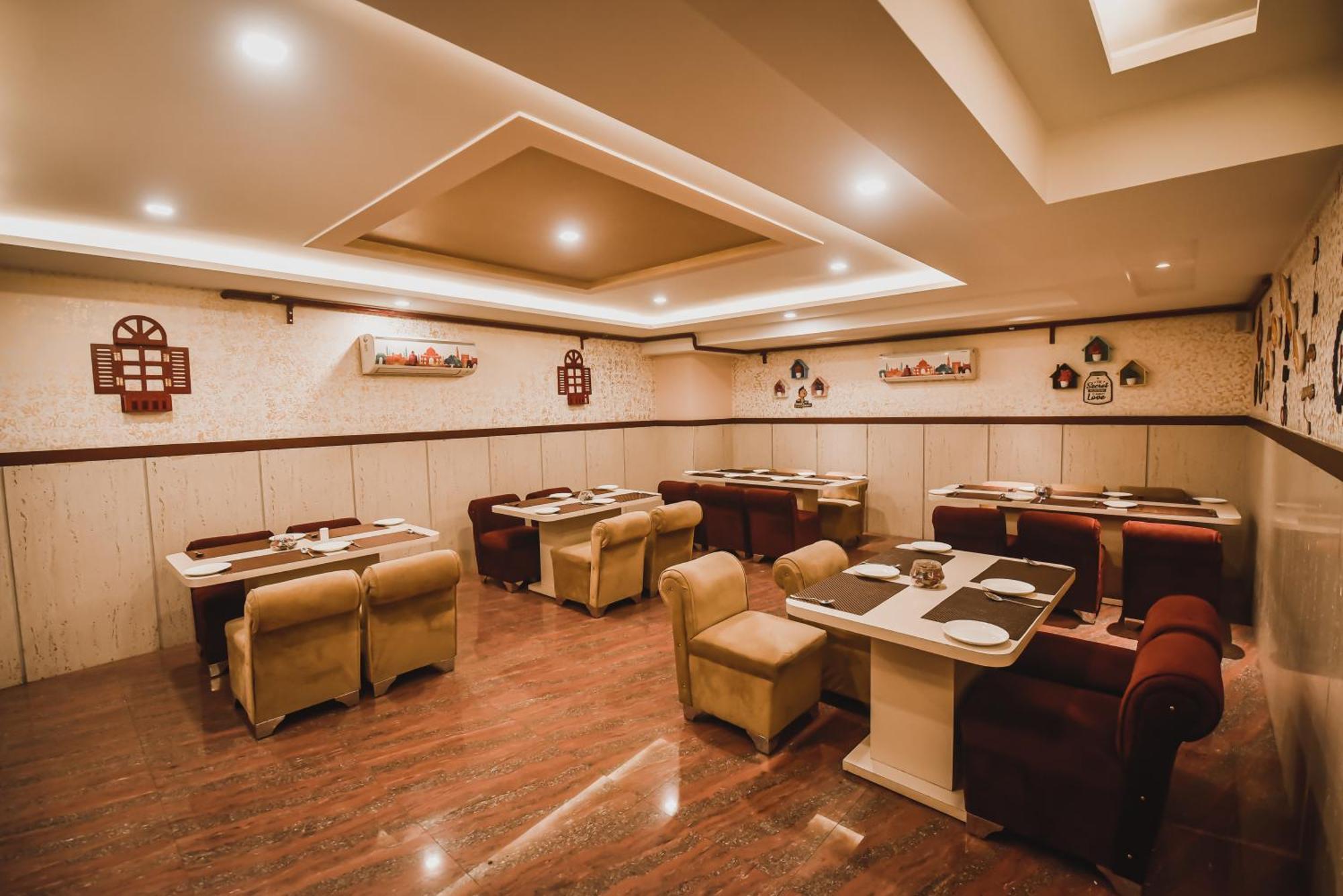 Konark Grand Hotel Mirzāpur Exterior photo