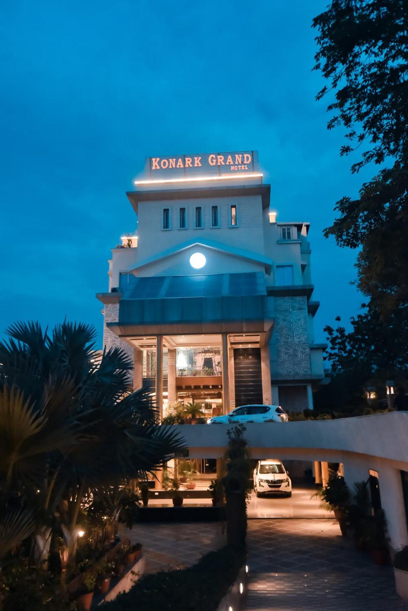 Konark Grand Hotel Mirzāpur Exterior photo