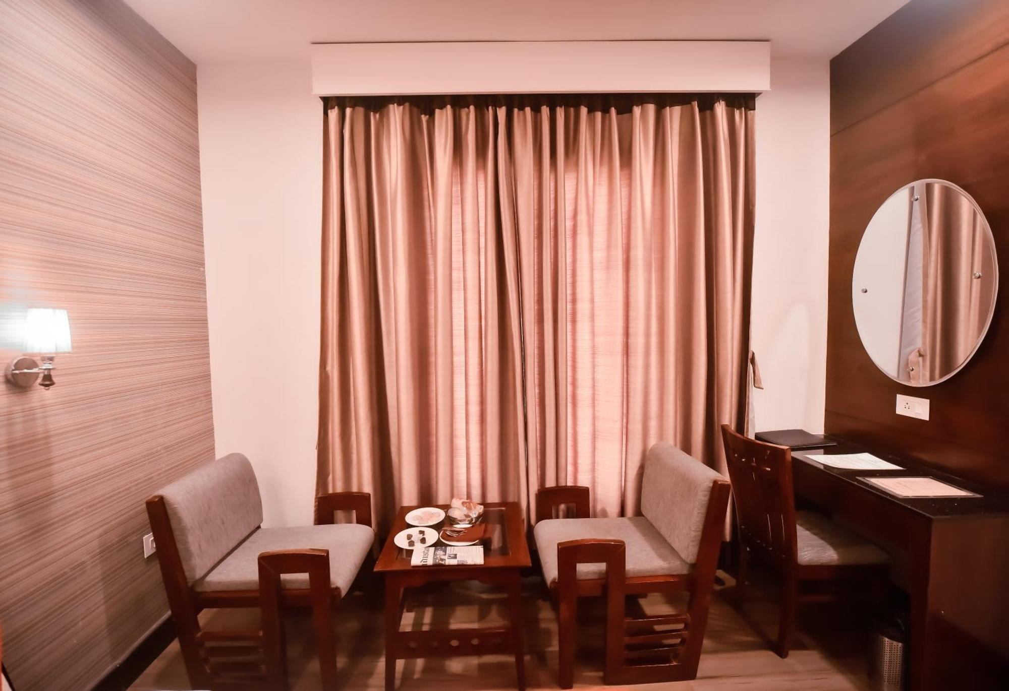 Konark Grand Hotel Mirzāpur Exterior photo