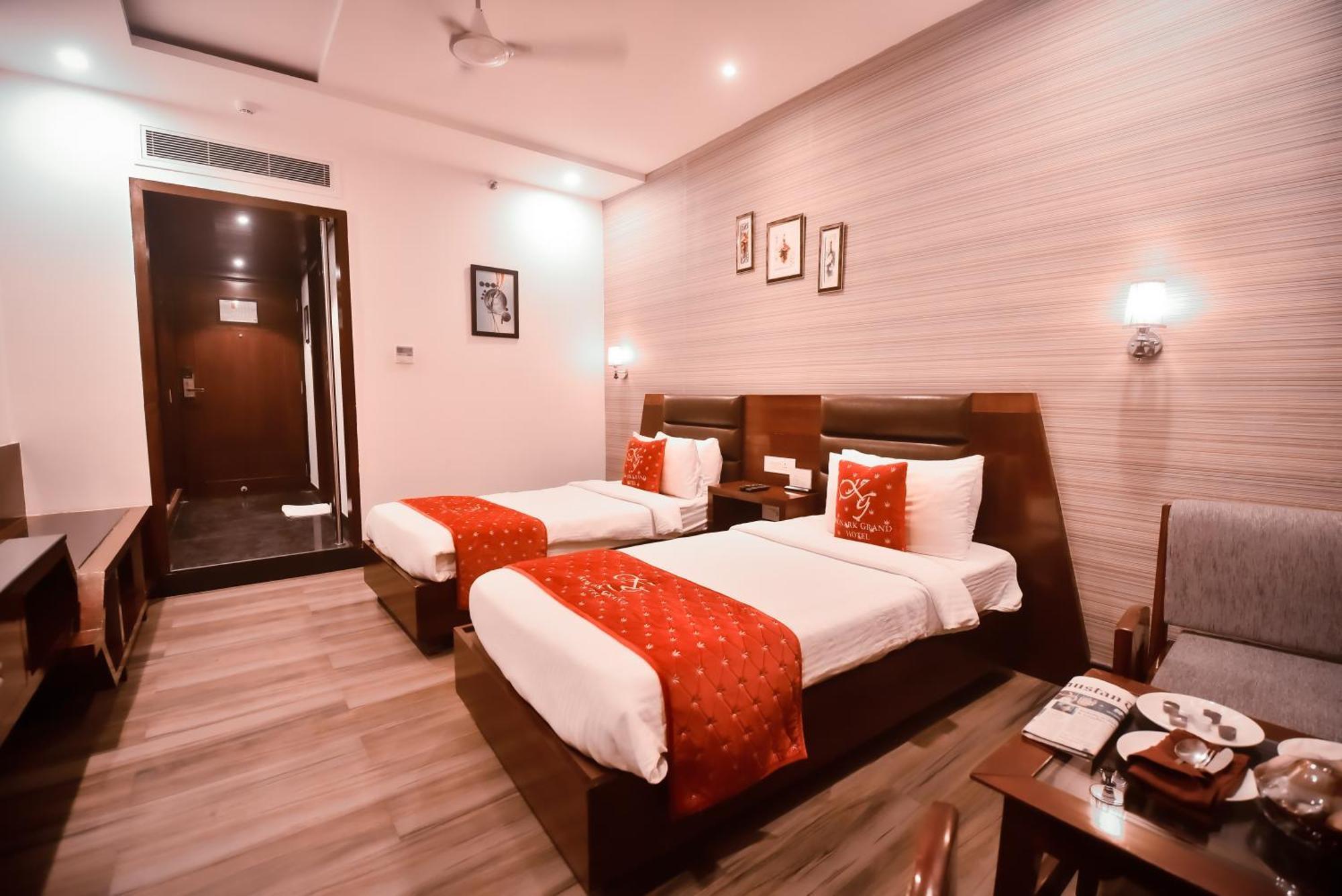Konark Grand Hotel Mirzāpur Exterior photo